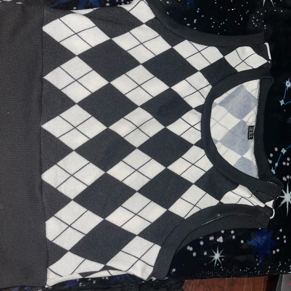 Am selling a shein top, is size M (38)
